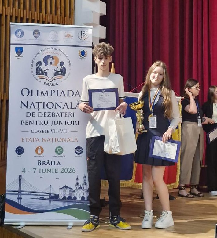 Performanță pentru Iași la Olimpiada Națională de Dezbateri pentru Juniori 2026. O elevă de la Colegiul Național a fost desemnată cel mai bun vorbitor al competiției Performanță pentru Iași la Olimpiada Națională de Dezbateri pentru Juniori 2026. O elevă de la Colegiul Național a fost desemnată cel mai bun vorbitor al competiției