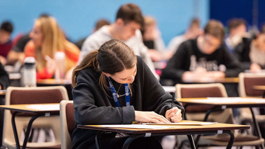 Evaluarea Națională 2027: Ministerul Educației introduce o etapă suplimentară de recorectare pentru lucrările cu diferențe mari de notare Evaluarea Națională 2027: Ministerul Educației introduce o etapă suplimentară de recorectare pentru lucrările cu diferențe mari de notare