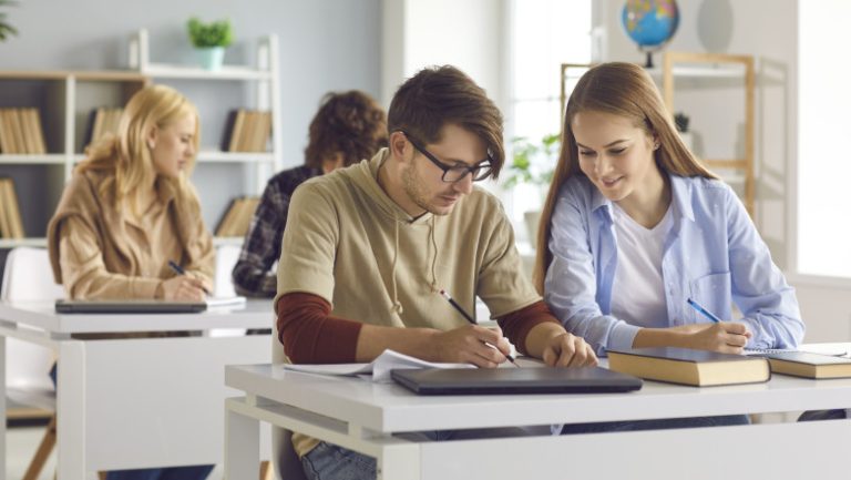 „Student Starter Kit”: campanie de prevenire pentru studenții din Iași, la începutul anului universitar
