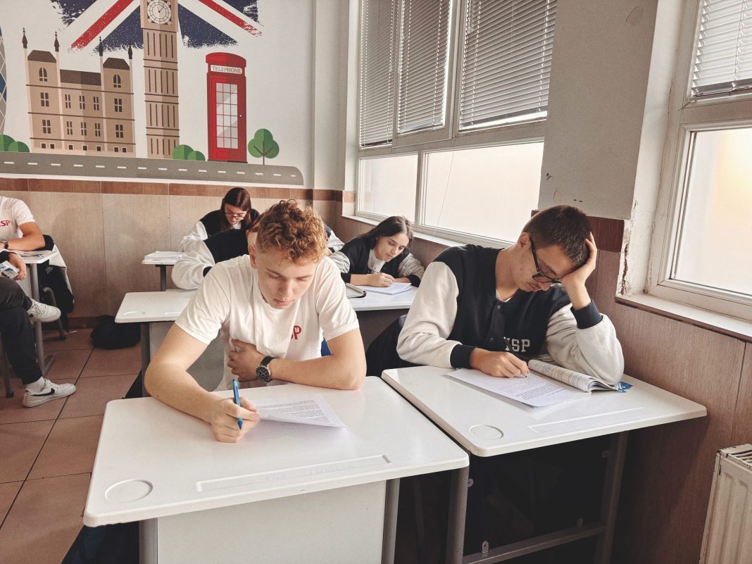 Bacalaureat 2026, sesiunea de toamnă: marți, 11 august, absolvenții susțin proba obligatorie a profilului, Istorie sau Matematică Bacalaureat 2026, sesiunea de toamnă: marți, 11 august, absolvenții susțin proba obligatorie a profilului, Istorie sau Matematică